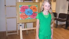 Mecenatų dėka &bdquo;Juliuko&ldquo; fondui atiteko mergaitės sukurtas paveikslas su aguonomis.