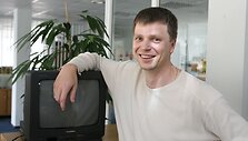 Panorėjęs vietoj seno televizoriaus įsigyti porą naujų A.Kriauza pasirinko Prancūzijoje registruotą internetinę parduotuvę. Tačiau vyrui prireikė Europos vartotojų centro pagalbos, kai į namus atkeliavo prekė su įskilusiu ekranu.