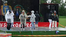 Po atviru dangumi &scaron;okančių maratono dalyvių neigąsdino net lietus.
