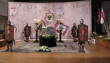 &Scaron;e&scaron;tadienio rytą Lietuvos dailės muziejaus Radvilų rūmuose buvo surengtas atsisveikinimas su Lietuvos Didžiosios Kunigaik&scaron;tystės didikų Radvilų giminės atstovų palaikais. Sarkofagas su palaikais buvo i&scaron;gabentas į perlaidojimo vietą Dubingiuose.