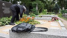 Kapuose prie artimųjų kapų besidarbuojančių vyresnio amžiaus moterų daiktai &ndash; lengvas grobis vagi&scaron;iams.