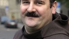 &Scaron;v.Pranci&scaron;kaus parapijos klebonas, brolis  Arūnas Pranci&scaron;kus Pe&scaron;kaitis.