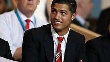 Futbolo žvaigždė C.Ronaldo kolekcionuoja naujausius automobilius.