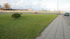 Priestočio gatvę dabar juosia betono tvora.