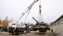 Sovietų sąjungoje sukonstruoti tankai T-72 ir T-55 pagal licenziją buvo gaminami tuometinės Var&scaron;uvos pakto &scaron;alyse &ndash; Čekijoje, Lenkijoje, Jugoslavijoje. Jie sveria per 40 tonų.