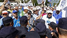 Rumunijos protestuotojų ir pareigūnų susirėmimas
