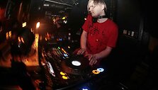 Įvairių klubų visame pasaulyje graibstomo &scaron;vedo Tiger Stripes kuriamas skambesys idealiai atitinka muzikinį formatą, kuriuo &scaron;į sezoną gyvena &bdquo;Exit&ldquo;.