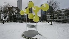 VEKS projektas buksuoja painioje tvarkoje ir prokuratūros tyrimuose. Abejojama, kad galimas &bdquo;pinigų plovimo&ldquo; atvejis pasieks teismą prie&scaron; VEKS likvidaciją 2010-aisiais.