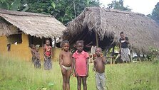 Ne visi Liberijos vaikai sieka mokslų, daugelis svajoja i&scaron; kaimo i&scaron;važiuoti į sostinę Monroviją &ndash; &bdquo;pažadėtąją žemę&ldquo;.