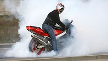 Dėl kietosiomis dalelėmis užter&scaron;to miesto gatvės nebus dažniau valomos.