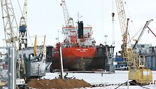 Dokuose &ndash; uosto įrenginiuose laivams remontuoti &ndash; yra susikaupę beveik 3 metrai grunto, dabar į juos įplaukti gali kur kas mažesni laivai.