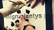 &bdquo;Migruojantys pauk&scaron;čiai&ldquo;