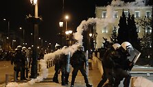 Riau&scaron;es mal&scaron;ino gausios pareigūnų pajėgos.