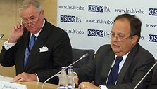 ESBO PA generalinis sekretorius Spenceris Oliveris (kairėje) ir ESBO PA prezidentas Joao Soaresas.