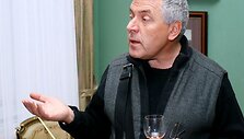 Dailininko &scaron;ėliojimai Panevėžyje dar sykį atskleidė jo gaivalingą prigimtį, per kra&scaron;tus besiveržiančią energiją. 