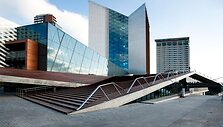 Bankui persikrausčius į naują pastatą, liko nereikalingų patalpų ir jas bandoma parduoti.