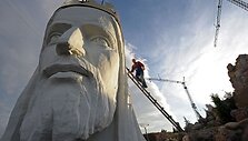 &Scaron;iuo metu vyksta Jėzaus statulos statybos darbai.