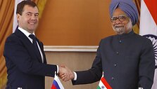 Rusijos prezidentas Dmitrijus Medvedevas ir Indijos premjeras Manmohanas Singhas