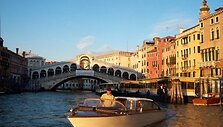 Rialto tilto vaizdas i&scaron; Didžiojo kanalo