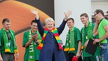 Dalia Grybauskaitė krep&scaron;ininkų sutiktuvėse.