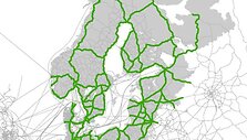 Baltijos jūros regiono transporto tinklas, pagal i&scaron;ankstinę Baltic Transport Outlook 2030 (http://www.baltictransportoutlook.eu/) studiją. Žaliai pažymėti automobilių greitkeliai ir svarbesnės magistralės.
