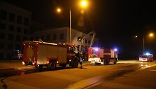 Į gaisro vietą atvyko net 5 ugniagesių ma&scaron;inos ir &scaron;tabo automobilis.