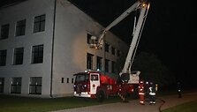 Į gaisro vietą atvyko net 5 ugniagesių ma&scaron;inos ir &scaron;tabo automobilis.