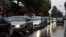 Verslininkai teigia, kad važinėti bendrovėms priklausančiais automobiliais nėra prabanga.