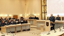 Anot A.Tarasevičiaus (stovi prie pakylos), kovoti su &bdquo;karu keliuose&ldquo; pareigūnams padėjo itin sugriežtinta atsakomybė pažeidėjams.