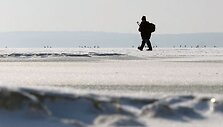 oledinės žūklės aistruoliai savaitgalį plūste plūdo gaudyti laimikio. 