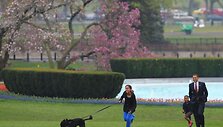B.Obama su &scaron;eima stengiasi kuo dažniau i&scaron;vykti i&scaron; Baltųjų rūmų.