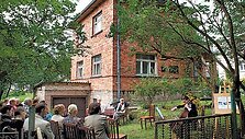 Erdviame kiemelyje vykstantys renginiai mėgstami literatūros gerbėjų.