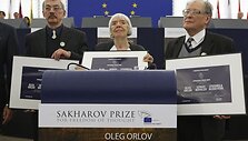 I&scaron; kairės: Olegas Orlovas, Liudmila Aleksejeva ir Sergejus Kovaliovas