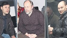 Už neteisėtą disponavimą labai dideliu kiekiu narkotikų, o tuo yra kaltinami (i&scaron; kairės) Ž.Liaukevičius, Č.Luk&scaron;a ir R.Mikilevičius, numatytos beveik tokios pačios bausmės kaip už nužudymą.