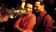 (foto) Pagal romaną &bdquo;&Scaron;okoladas&ldquo; pastatytame didžiulės sėkmės sulaukusiame filme vaidina J.Binoche ir J.Deppas. 