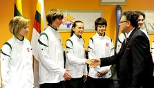 Jaunuosius sportininkus sveikina LTOK Prezidentas A.Povilūnas
