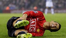 Ronaldo pamėgo gulinėti ant žaliosios vejos ne vien rungtynių metu...