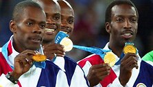 Tuomet dar amerikietis Alvin Harrison &ndash; trečias i&scaron; kairės