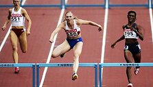 Julija Pečionkina (viduryje)