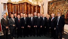 LTOK įkūrimo iniciatyvinės grupės nariai po dvide&scaron;imties metų. 1988 &ndash; 2008. Deja, &scaron;ios dienos sulaukė ne visi...