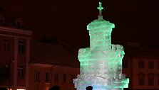 Misterija &bdquo;Ledo vilkas&ldquo; &scaron;alia barokinių ledo skulptūrų