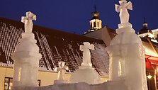 Misterija &bdquo;Ledo vilkas&ldquo; &scaron;alia barokinių ledo skulptūrų