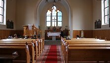 Trečiadienio popietę Jurga &Scaron;eduikytė ir jos mylimasis Vidas Bareikis jiems svarbioje vietoje Juodkrantėje sumainė aukso žiedus. Tuo pat metu muzikalioji pora sugalvojo pakrik&scaron;tyti ir savo beveik vienerių metų sūnelį Adą. 