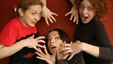 Keistuolių teatro spektaklis &bdquo;Interviu su &scaron;lyk&scaron;tukais&ldquo;