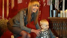 Geltona (Edilija &Scaron;liauderienė) su mažyle Lela 