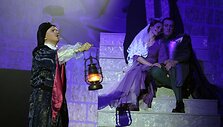 Scena i&scaron; miuziklo &bdquo;Paryžiaus katedra&ldquo;