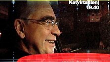 Kardinolas A.J. Bačkis automobilyje