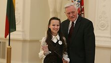Milda Jundulaitė ir prezidentas Valdas Adamkus
