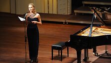 Vakaro programą pristatė &bdquo;Mis Lietuva 2007&ldquo; Jurgita Jurkutė. 