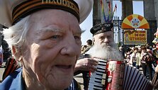 Karo veteranai &scaron;ventę pažymėjo dainomis.